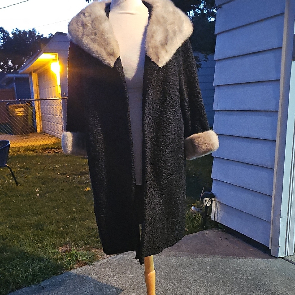 I J FOX Curled Lambs Wool 3/4 Length Elegant Black Coat with Mink Trim,